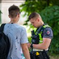 Pareigūnai pakratė nepilnamečių kišenes: Plungėje paaugliai svaiginosi alkoholiu, Klaipėdoje – narkotikais