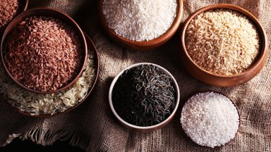 Ar rudieji ryžiai iš tiesų vertingesni už baltuosius? Štai kokių argumentų pateikia dietologai