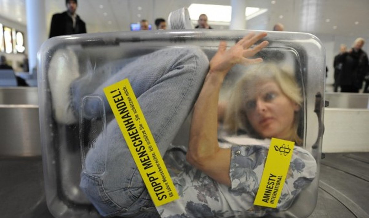 Miuncheno oro uoste protesto akciją „Stop prekybai žmonėmis!“ surengę aktyvistai nevengė drastiškų vaizdų
