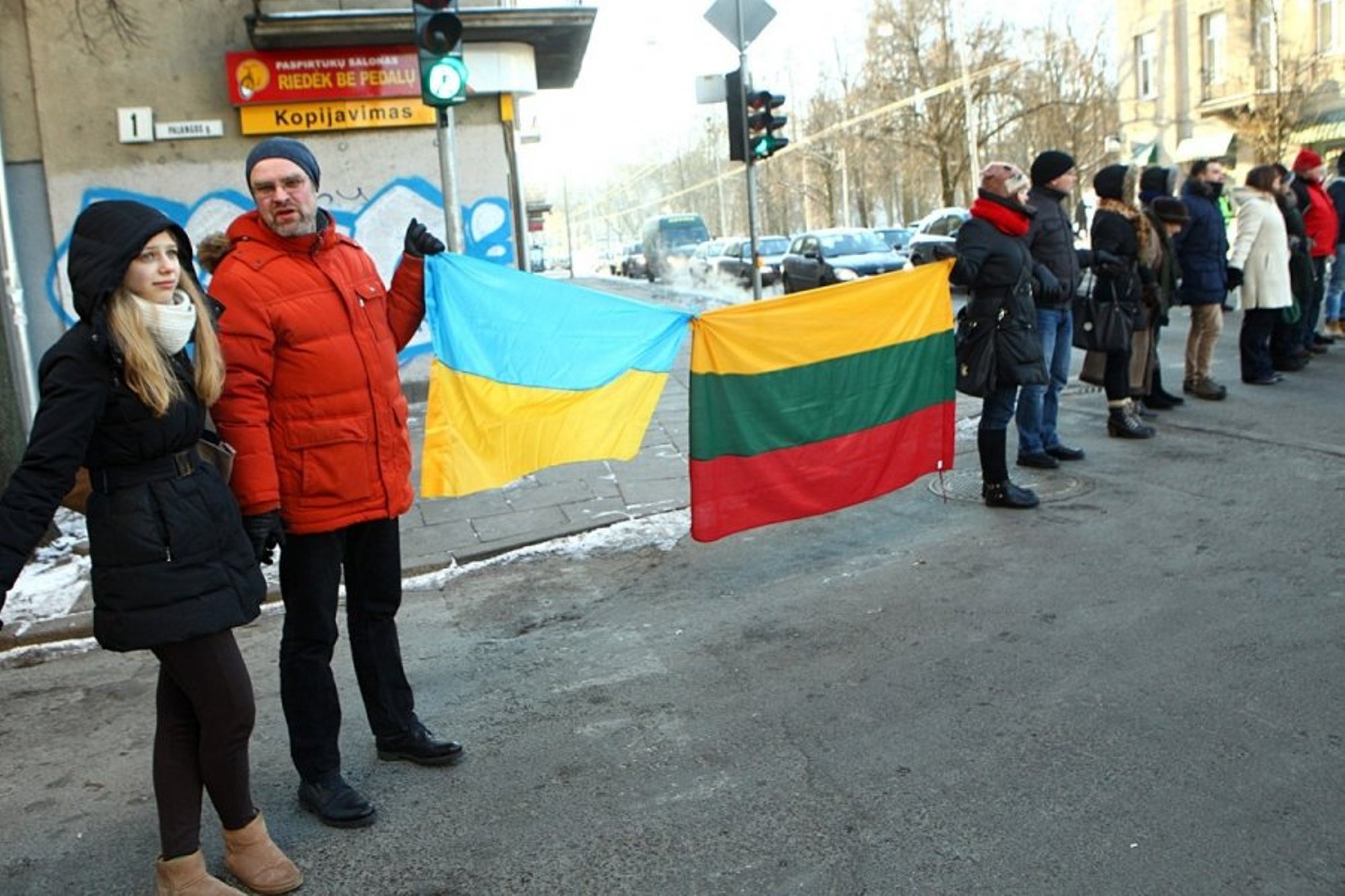 Vilniuje Gyva Grandine Išreikštas Palaikymas Ukrainai - Delfi