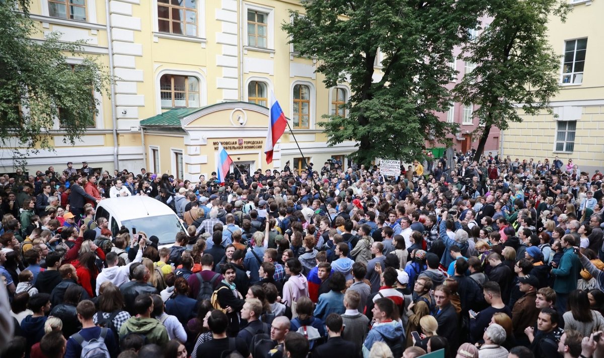 Maskvoje vyksta opozicijos atstovų, kuriems neleidžiama dalyvauti rinkimuose, protestas