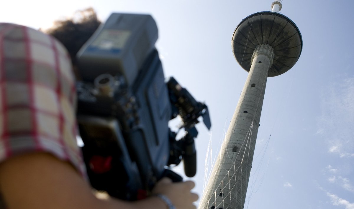 Į Vilniaus televizijos bokštą keliamas didžiulis, analogų pasaulyje neturintis, simbolinis krepšinio krepšys