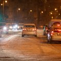 Eismo sąlygos sudėtingesnės Vilniaus rajone, kitur yra slidžių kelių ruožų