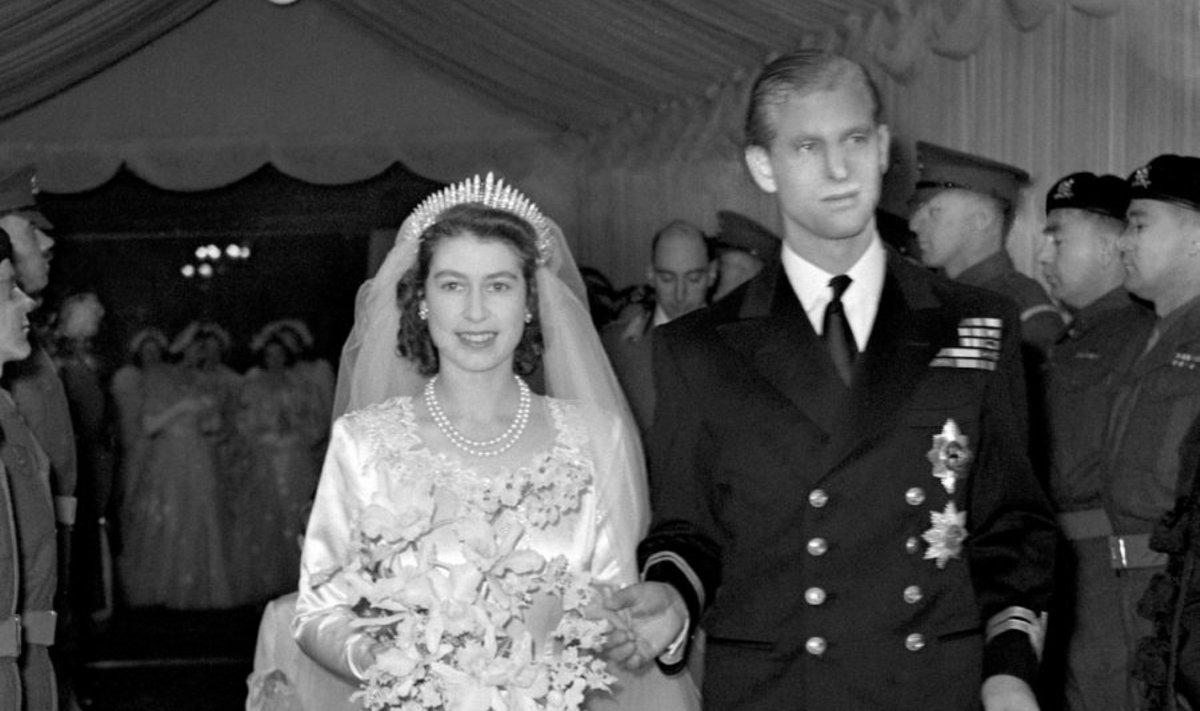 Britanijos karalienė Elžbieta II ir jos vyras princas Philipas 1947 m. vestuvių dieną