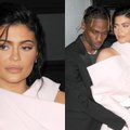 Pirmasis Kylie Jenner dukros gimtadienis: svečius pasitiko milžiniška pripučiama kūdikio galva
