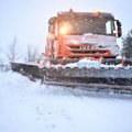 Pūga pridarė darbo kelininkams: kai kur keliuose sniego storis siekia 15-20 centimetrų