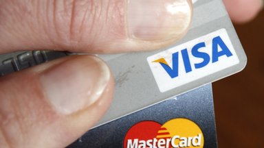 Lietuviai turi mažiausiai kredito kortelių visoje Europoje: kas juos atbaido ir apie kokią naudą nežino