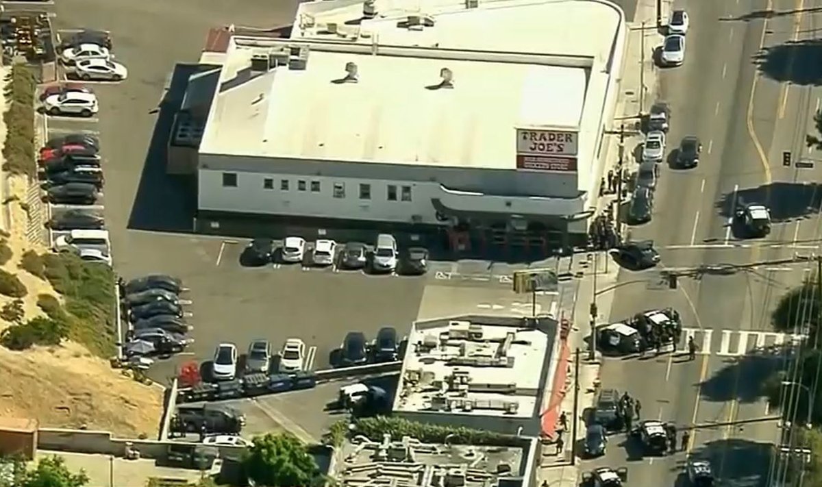 Мужчина захватил заложников в супермаркете в Лос-Анджелесе