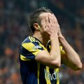 R. Van Persie patyrė šiurpoką akies traumą Turkijos čempionato mače