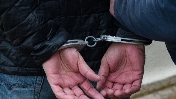 11 people, including prosecutors, detained for corruption crimes