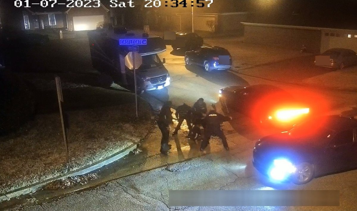 JAV Memfio miestas paviešino vaizdo įrašą, kuriame policijos pareigūnai mirtinai sumuša juodaodį vyrą
