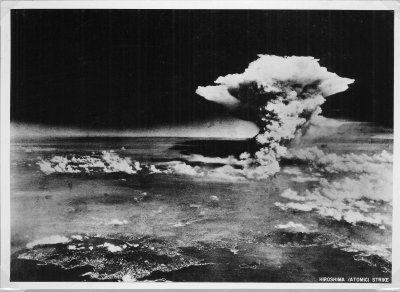 Atominės bombos sprogimas virš Hirošimos