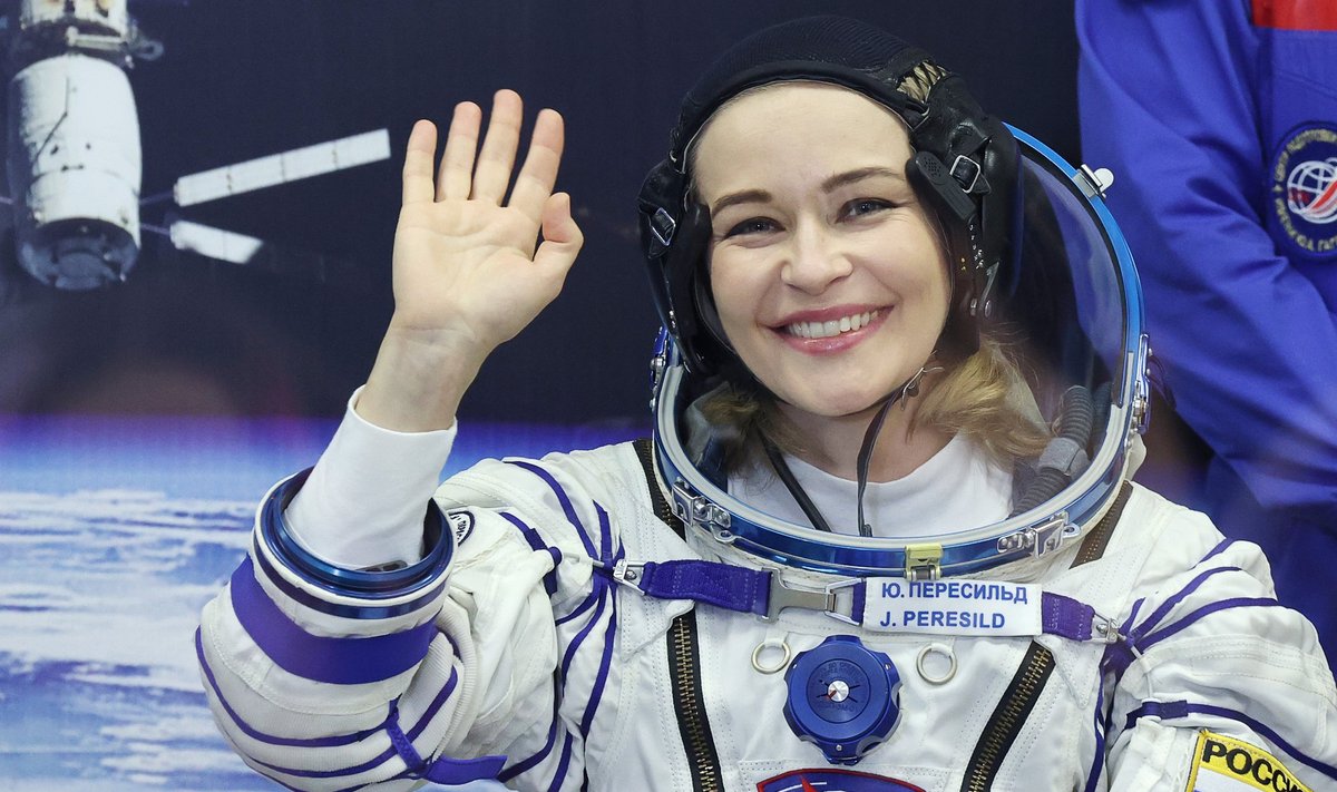 Rusija ketina antradienį išsiųsti į kosmosą aktorę Juliją Peresild ir režisierių Klimą Šipenką