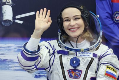 Rusija ketina antradienį išsiųsti į kosmosą aktorę Juliją Peresild ir režisierių Klimą Šipenką