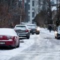 Galvosūkis vairuotojams: ar daugiabučio kieme žiemai paliktas automobilis turi būti apdraustas?