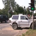 Per avarija į medį nublokšta moteris suabejojo, ar „Range Rover“ vairuotojas nėra apsvaigęs nuo narkotikų