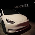 Analitikai abejoja „Tesla“ elektromobilių paklausos stiprumu