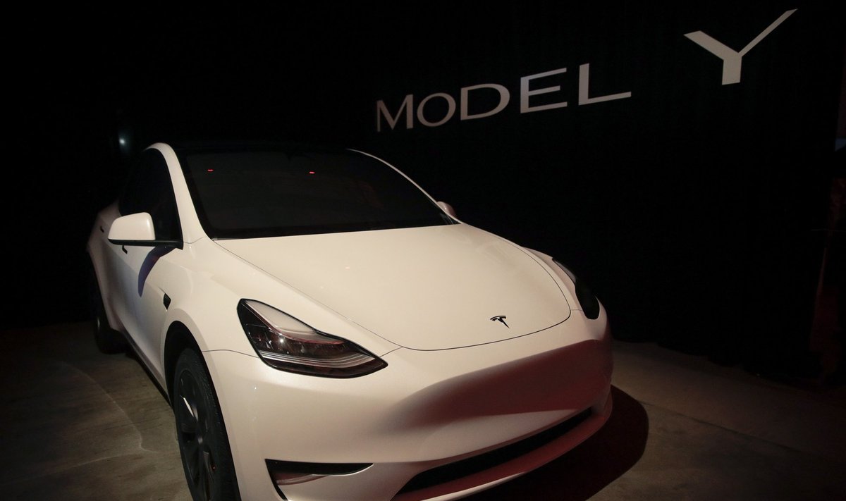 "Tesla" pristatė dar vieną modelį – šįkart "Model Y"