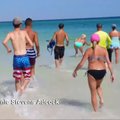 Sekliame Floridos paplūdimyje - besiblaškantys rykliai