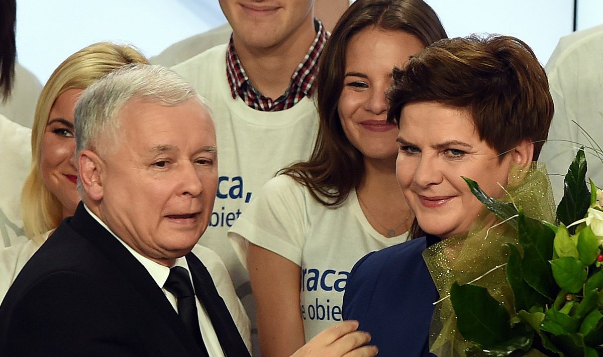 PiS leader Jaroslaw Kaczynski with prospective PM candidate Beata Szydlo