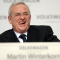 Pasitraukęs skandalo krečiamos „Volkswagen“ vadovas nuo įmonės nenutolo
