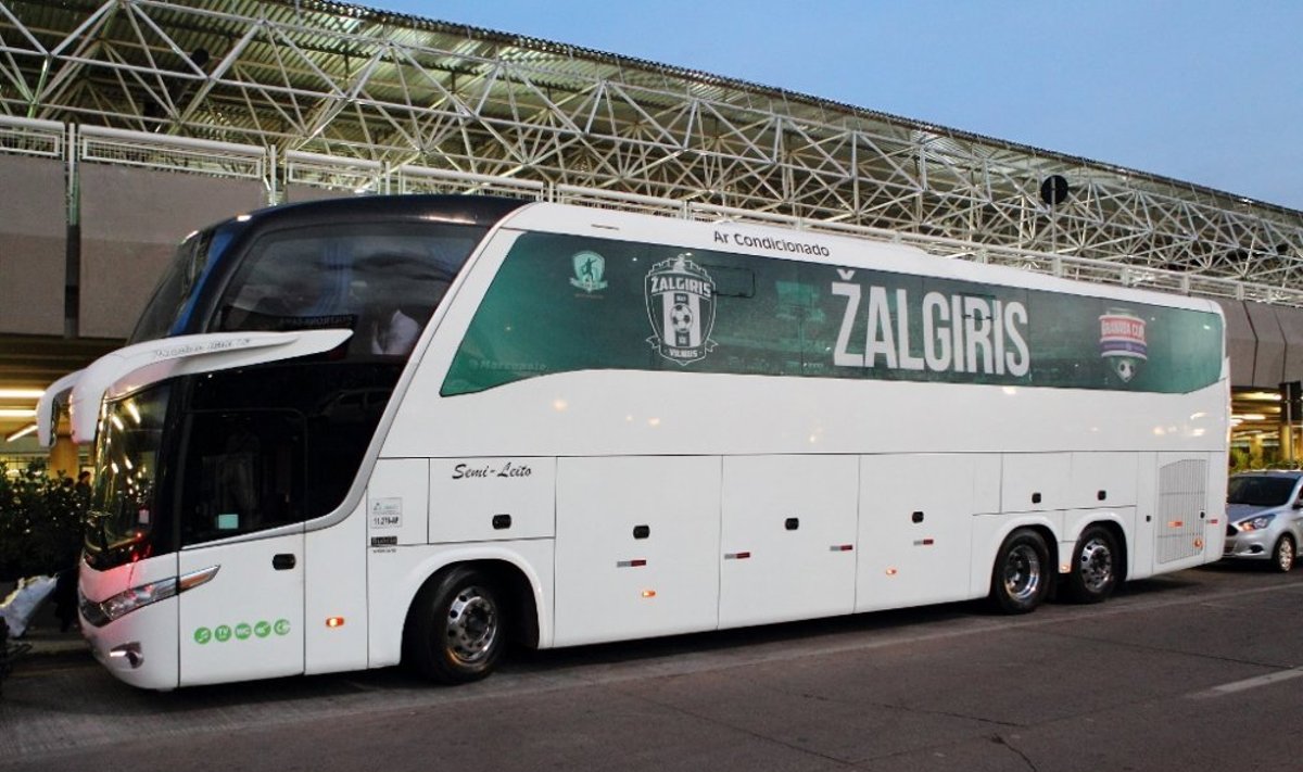 "Žalgirio" futbolininkų Brazilijoje laukė vardinis autobusas