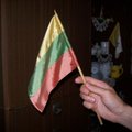 Baltijos kelio relikvija – namie siūta, daugelyje renginių „dalyvavusi“ vėliavėlė