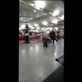 Liudininkas užfiksavo vaizdus po sprogimo Stambulo oro uoste