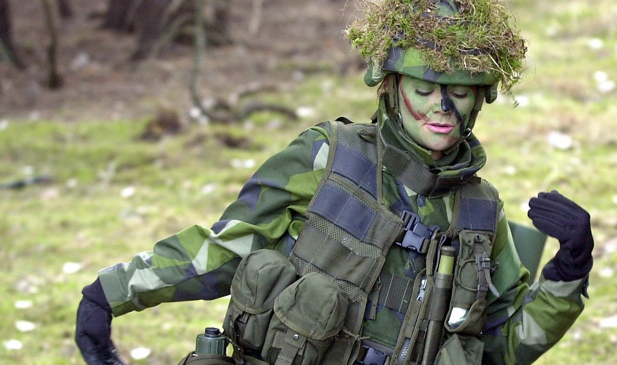  Švedija į kariuomenę katina šaukti ir moteris 