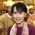 Aung San Suu Kyi prisaikdinta Birmos parlamentare