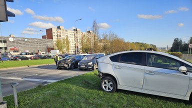 Vilniuje į avariją pateko pavežėjas, keleivis nuvežtas į ligoninę