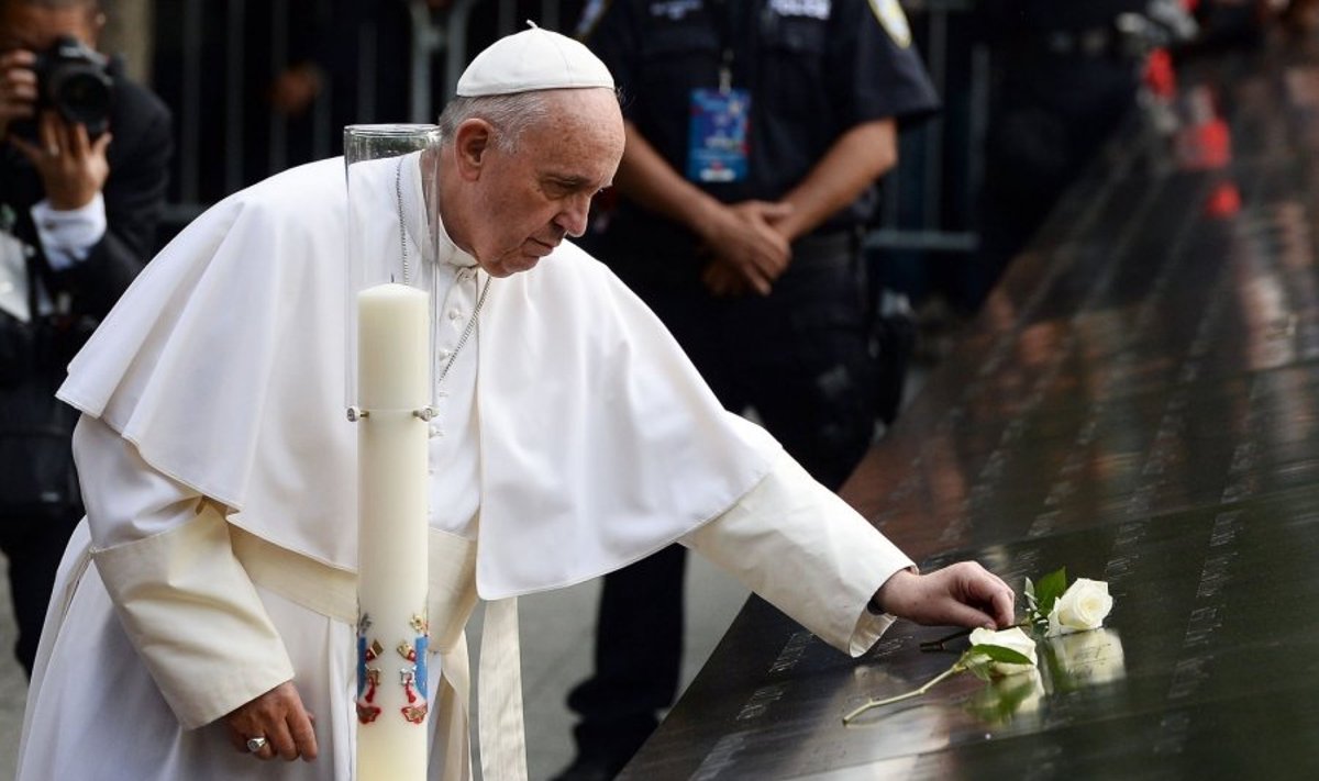Popiežius Pranciškus prie Rugsėjo 11 memorialo Niujorke