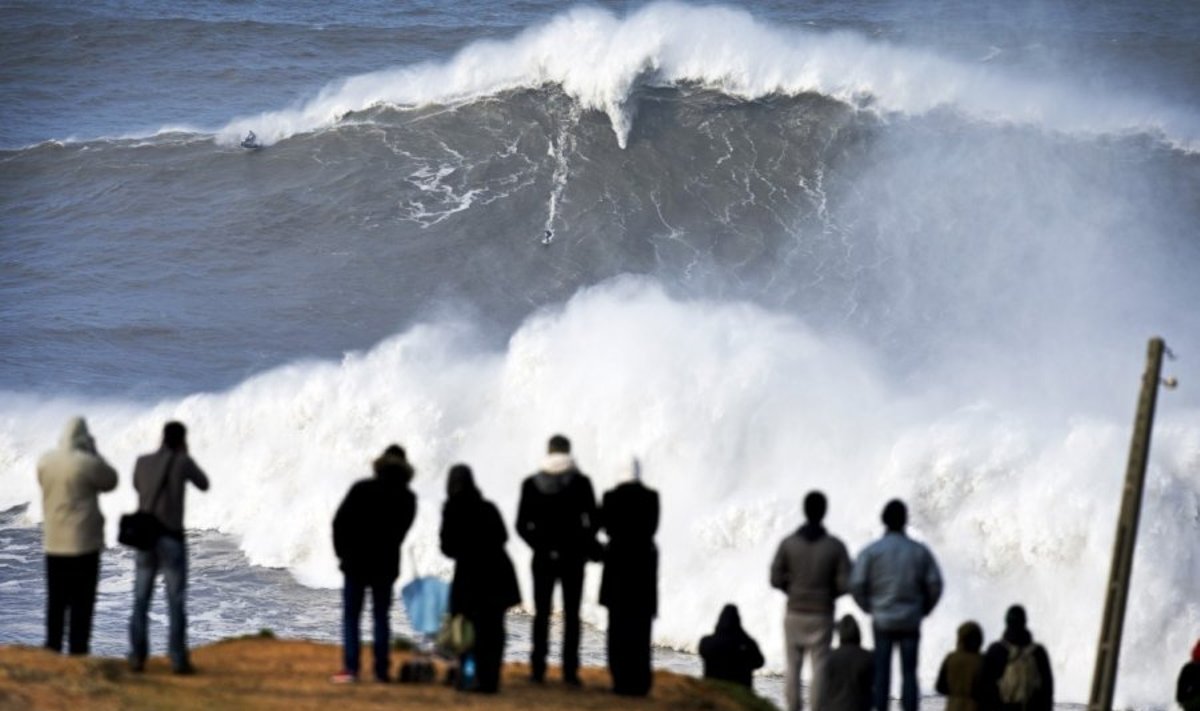 Milžiniška banga Portugalijoje