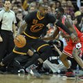NBA: „Cavaliers“ pirmą kartą sezone įveikė „Bulls“, „Spurs“ krito Los Andžele