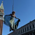 Venecijos karnavalą pradėjo „angelo skrydis“