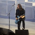Po grupės nario mirties „Foo Fighters“ išleido pirmąjį albumą, prie būgnų sėdo pats Dave‘as Grohlas