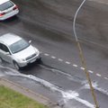 Kelininkai informuoja: vakarų Lietuvoje dėl lietaus yra drėgnų ar šlapių kelių ruožų