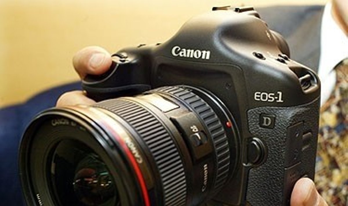 Canon EOS-1D Mark II fotoaparatas