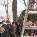 D.Grybauskaitė sielojosi dėl vinimis prie medžių tvirtinamų inkilų