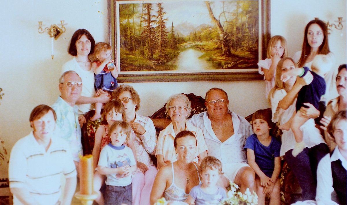 1977 metų Angelinos Joali šeimos nuotrauka