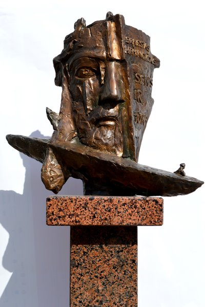 R. Midvikio skulptūrinis ekslibrisas "Seniui ir jūrai"