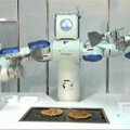 Robotai virėjai Japonijoje kepa lietinius ir patiekia sušius