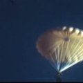 Archyviniuose 1950 metų kadruose - parašiutais nusileidę bebrai