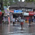 Potvynių aukų skaičius Indijoje šoktelėjo iki 324