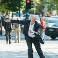 Vilniečius stebina gatvėmis skrajojantis 60-metis riedutininkas