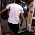 Londono gyventojas įrodė: pavyti metro traukinį – įmanoma