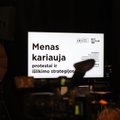 Menas išėjo į karą: galerijos veikia net per apšaudymus, už kūrinius perkami ginklai ir siunčiamos žinutės pasauliui