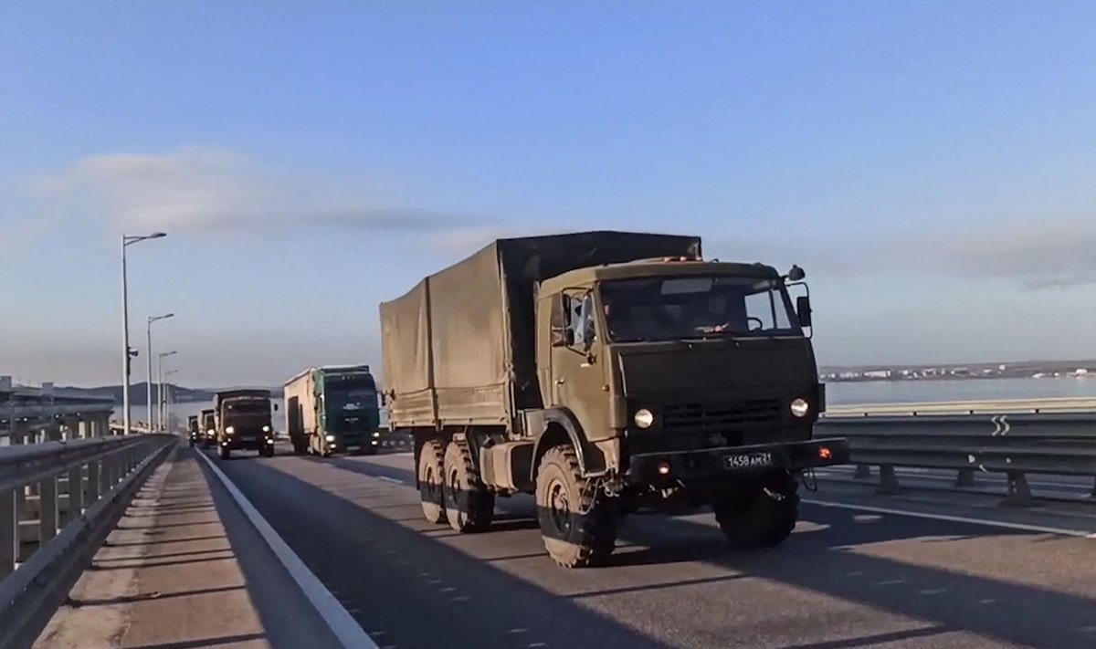 Rusijos kariniai sunkvežimiai