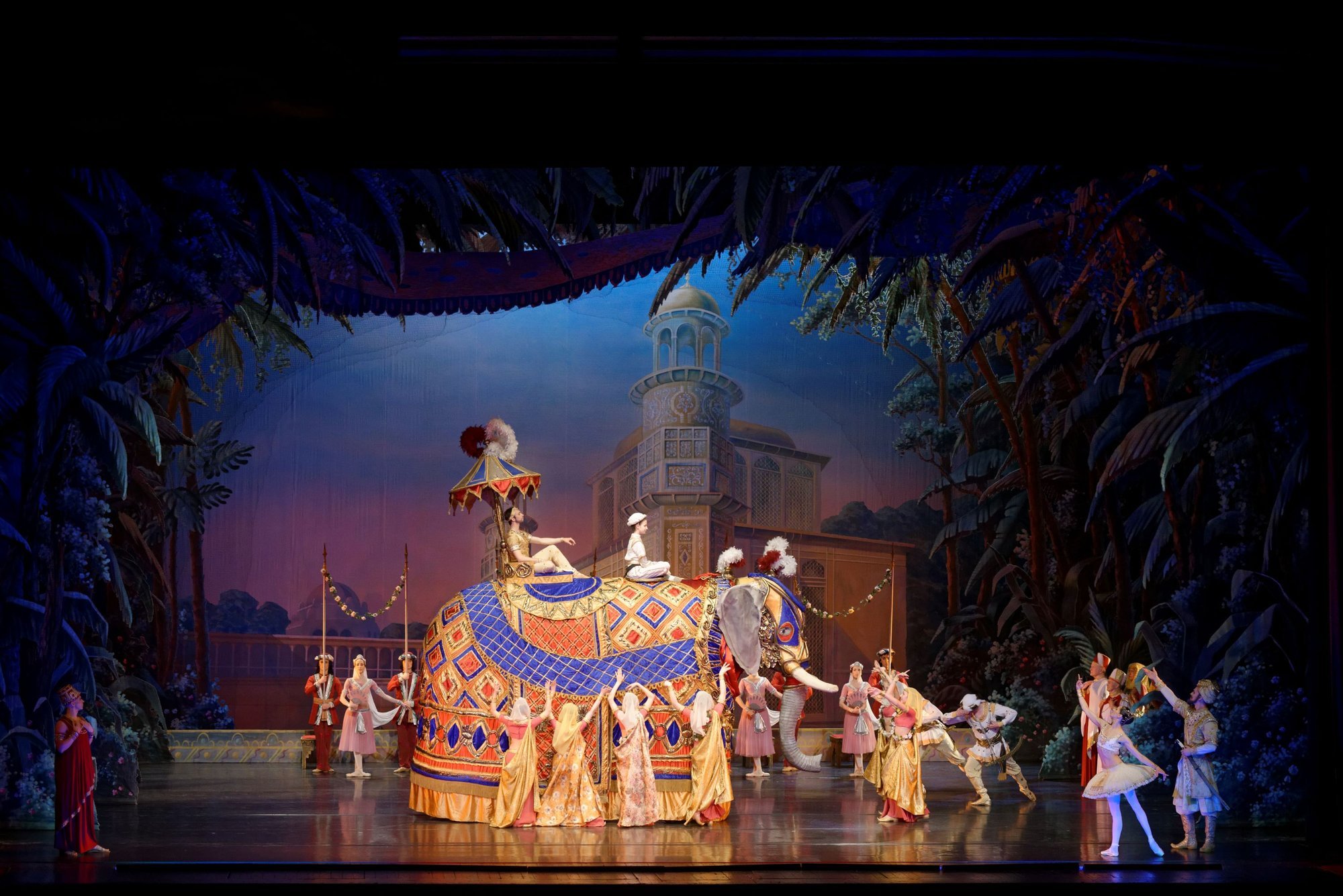 Artyści LNOBT prezentują „Bajaderę” i „Candidę” w Polsce