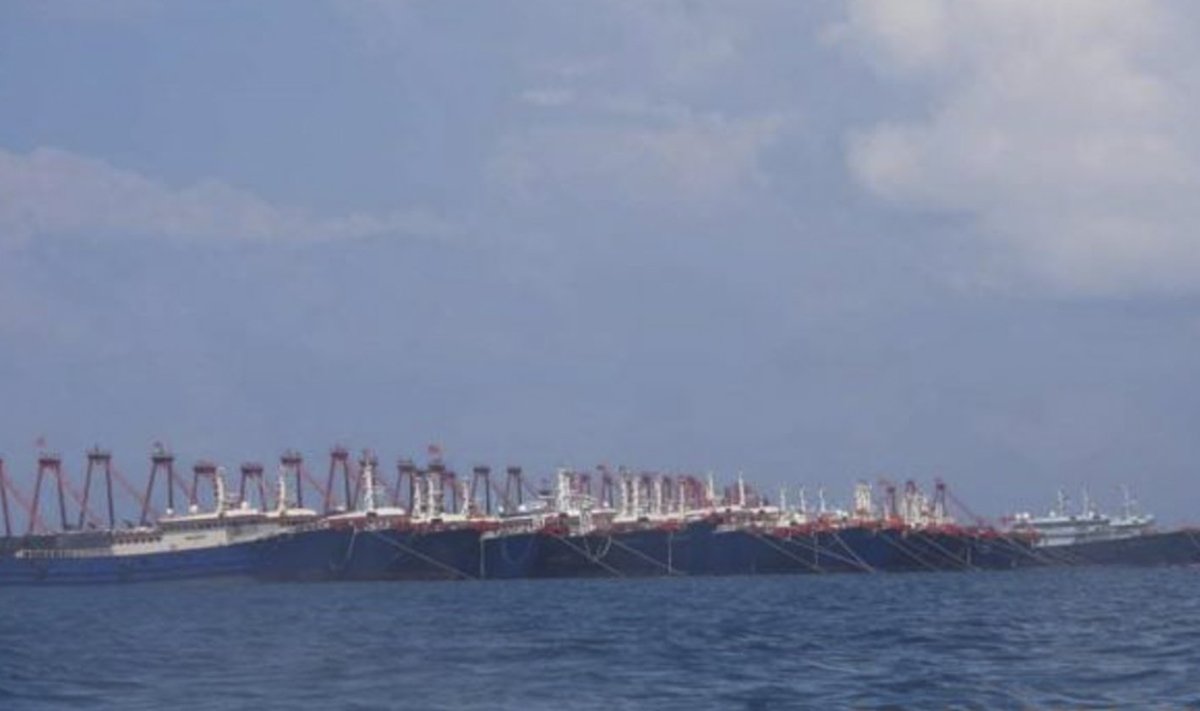 Filipinų laivyno paviešinti kadrai, kuriuose užfiksuoti kinų žvejų laivai